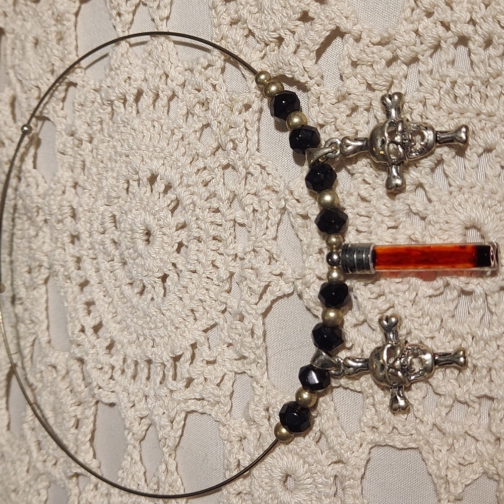 Halloween Choker, Skulls w/ Vile of Blood Silvertone